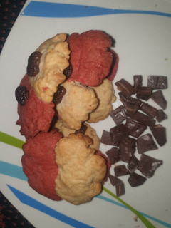 A picture of Plain red velvet cookies.
