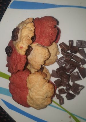 A picture of Plain red velvet cookies.