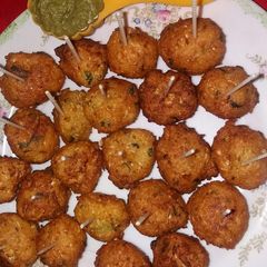 A picture of Cauliflower pakodas.