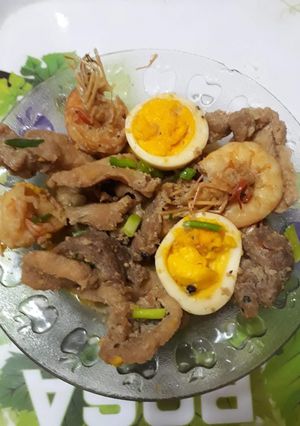 Hình của món Thịt kho tôm trứng.