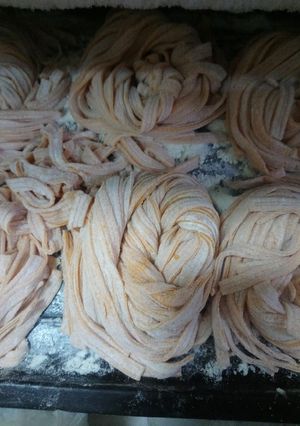 Una foto de Fideos Cintas de Morrón rojo
