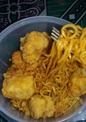 Foto resep Fried noodles with chicken popcorn