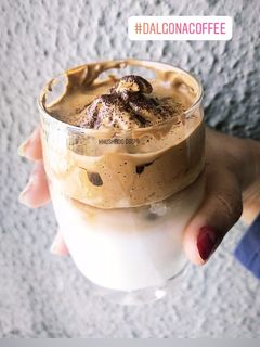 દાલગોના કોફી (Dalgona coffee Recipe In Gujarati) રેસીપી મુખ્ય ફોટો