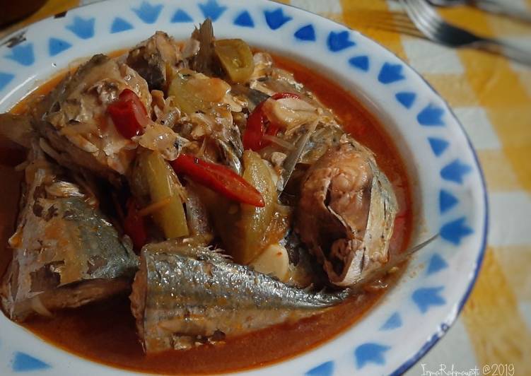 Cara buat Ikan Kembung Saus Tomat yang nikmat dan Mudah Dibuat
