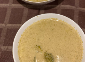 صورة لوصفة شوربة بروكلي بالدجاج (كيتو)