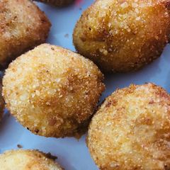 A picture of Potatoes ball.