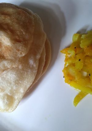 লুচি ও আলু কুমড়ো ভাজা রেসিপির প্রধান ছবি