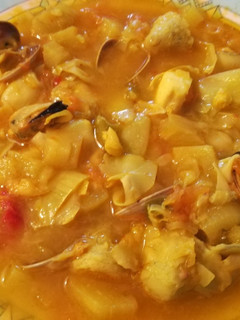 Una foto de Sopa de alcachofas con crustáceos