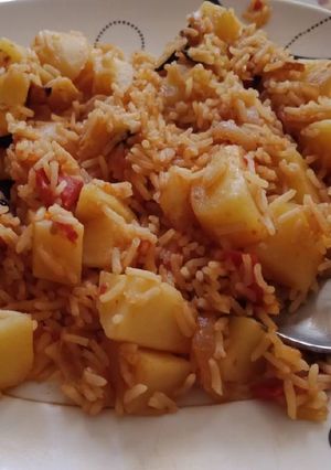 A picture of Fried Rice with potatoes.