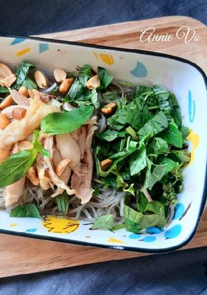 Hình của món Miến gà trộn.