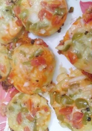 A picture of Mini vegetables pizza bite.