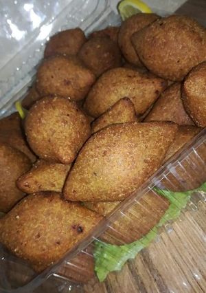 A picture of Fried Kibbeh.