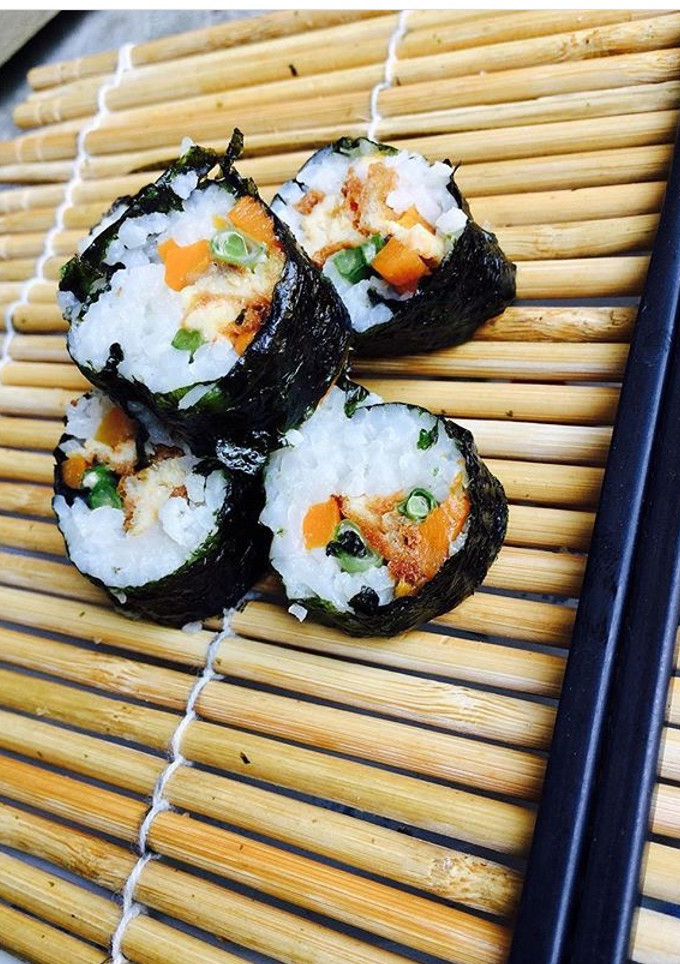 Foto resep Kimbab, nasi gulung ala ala  (tapi belum rapi)