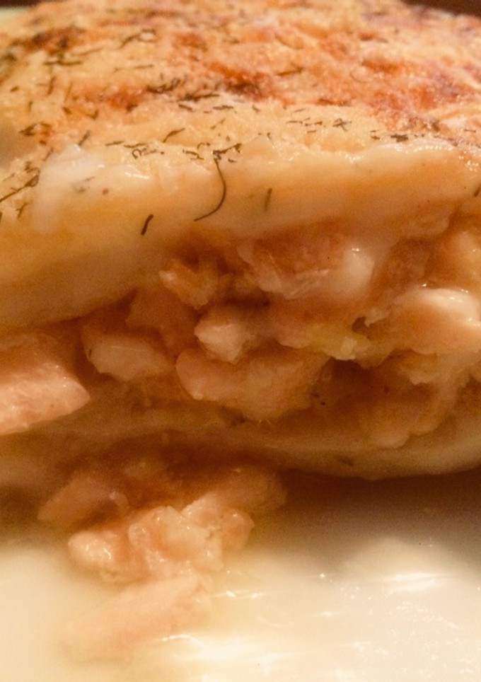 Una foto de Lasaña de salmón con crema de puerro y eneldo