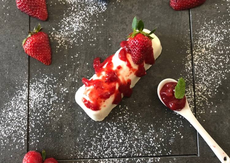 Panna cotta Con composta di🍓  Fragole