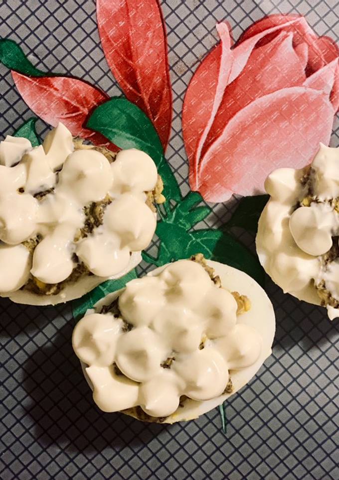 Яйця, фаршировані грибами