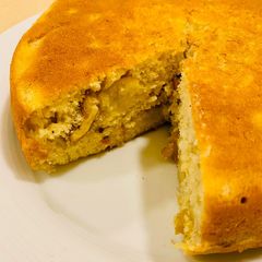 A picture of 3 ingredient banana cake.