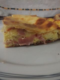 Una foto de Tarta de jamón, queso y huevo!