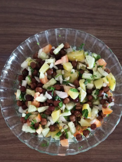 ચણા ચાટ (Chana Chaat Recipe In Gujarati) રેસીપી મુખ્ય ફોટો