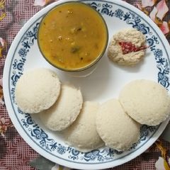 A picture of Idli.