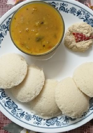 A picture of Idli.