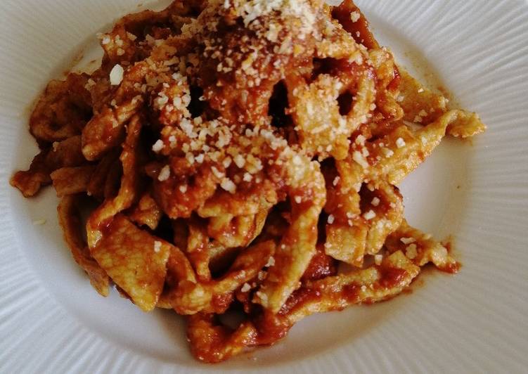 Pappardelle al sugo di polpette di pane