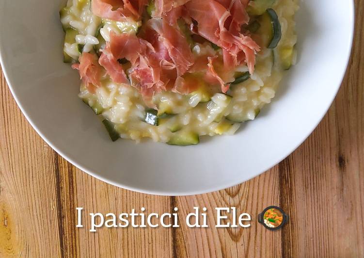 Risotto zucchine e crudo