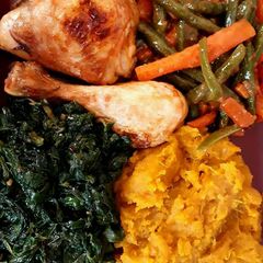 A picture of Sweet and sour salad with fried spinach.