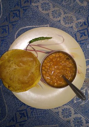 A picture of Chole bhature.