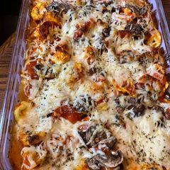 A picture of BAKED pizza TORTELLINI.
