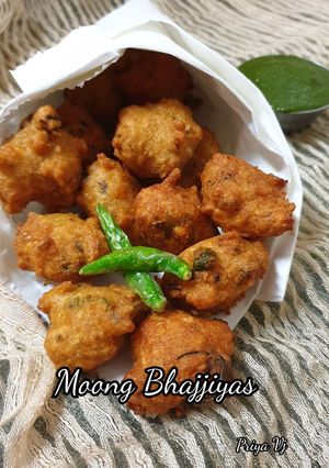 A picture of Moong Bhajjiya.