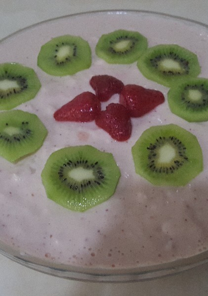 Una foto de Mousse de fresa y galletas María
