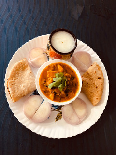 ટીંડોળા ને બટાકા નુ શાક (Tindola Bataka Nu Shak Recipe In Gujarati) રેસીપી મુખ્ય ફોટો
