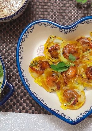 Hình của món Bánh khọt tôm phiên bản mì lá.