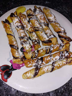 Una foto de Hojaldre relleno de crema de cacao el air fryer