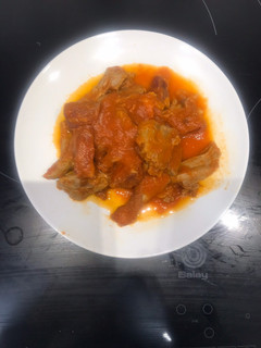 Una foto de Carne de cocido con tomate (aprovechamiento)
