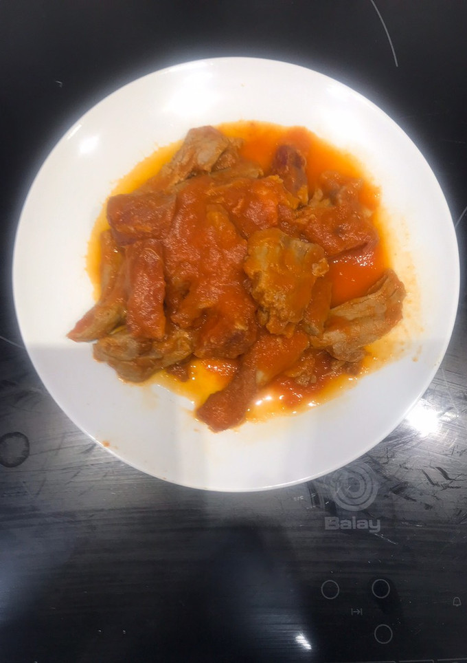 Una foto de Carne de cocido con tomate (aprovechamiento)