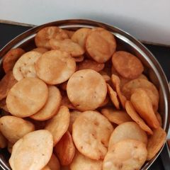 A picture of Mathri.