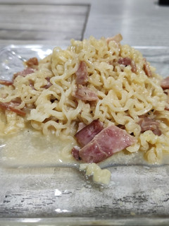 Una foto de Maruchan a la carbonara