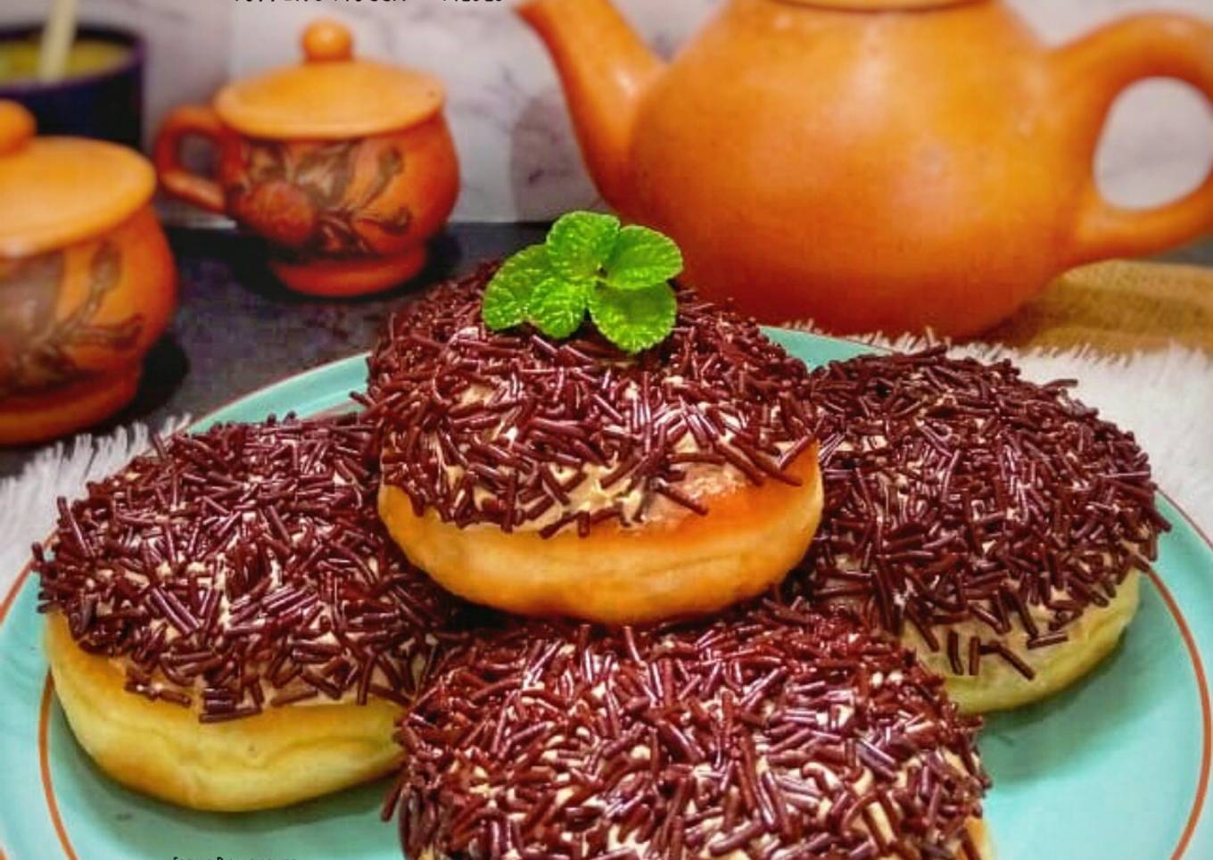 Donat Topping Cream Mocca Meses