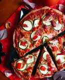 Pizza de calabacín y jamón con masa integral casera