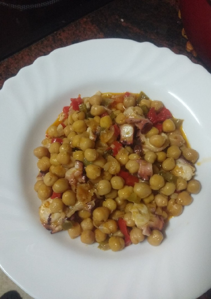 Una foto de Ropavieja de pulpo con pimiento asado