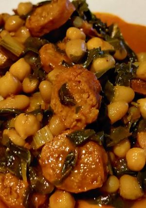Una foto de Sopa de legumbres con chorizo