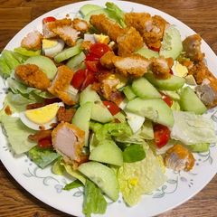 A picture of Cobb salad.