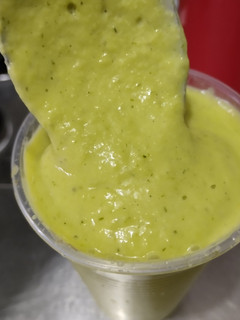 Una foto de Salsa🥑cremosa🧄de aguacate🥑🥛🧅