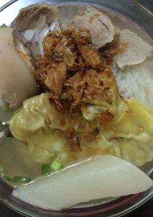 Hình của món Nước hầm xương.