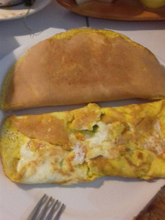 Una foto de Omelette de flor de calabaza en salsa verde. 😊