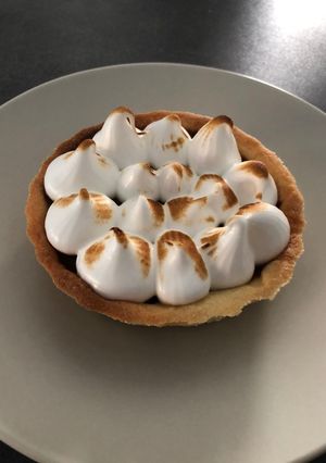 Une photo de Tartelettes au café meringuée