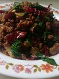 Daging ayam cincang masak daun selasih/thailan kemangi