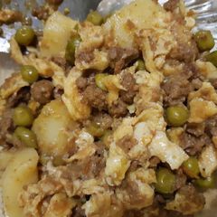 Alu matar qeema anda A picture of Alu matar qeema anda.
